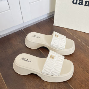 Free Shipping New Fashionable Outdoor Sandals With Thick Soles And Non-Slip Features Perfect For The Beach