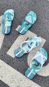 《501》Hotmarzz เฮมา รองเท้าแตะผู้ชายแบบพลิกกลับใหม่ สบายไม่ลื่น ทันสมัย พื้นนุ่ม PVC รองเท้าแตะชายหาดแบบมีส้นสำหรับฤดูร้อน