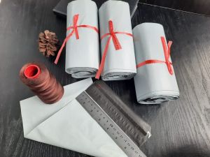 PLASTIK POLYMAILER Uk.17cmx245cm Isi 100 Pcs plastik Packing Perekat/plastik packing