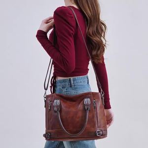 Vintage-style distressed genuine leather tote bag for women. Large-capacity color-washed leather shoulder bag with a detachable crossbody strap suitable for commuting