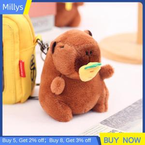 Millys จี้การ์ตูน capybara ของเล่นตุ๊กตาตุ๊กตาสตรอเบอรี่แบบดึงเชือกสำหรับตกแต่งเดสก์ท็อปพวงกุญแจ