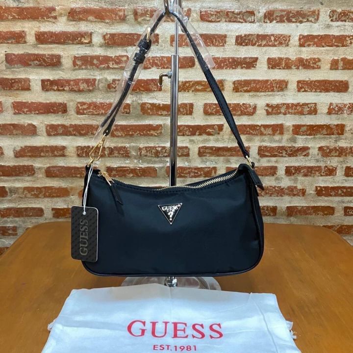 GUESS PARIS SHOULDER BAG กระเป๋าถือ กระเป๋าสะพายข้าง กระเป๋าสะพาย กระเป๋าสะพายไหล่ ของแท้ 100