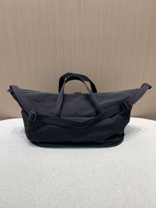 30L Large Capacity Waterproof Gym Bag Adjustable Long Strap Hand / Shoulder / Crossbody Carry Multi-purpose Travel Bag for Yoga Commute Weekend Getaway