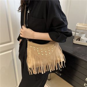 CRNGW Vintage Rivet Shoulder Bag Tassel Suede Underarm Bag Korean Zipper Handbag Girls