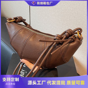 กระเป๋าผู้หญิงสไตล์เรโทร กระเป๋าสะพายข้างแบบใหม่ กระเป๋าครัวซองต์แฟชั่น