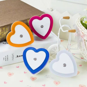 Đèn Ngủ Hình Tim Cảm Ứng Ánh Sáng – Nhỏ Gọn 6x6cm Tiết Kiệm Điện