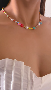 สร้อยคอลูกปัดลายดอกไม้สีสันสดใสสร้อยคอโช้คเกอร์น่ารักไข่มุกเทียมแฟชั่นโซ่ไหปลาร้าสั้นของขวัญวันเกิด