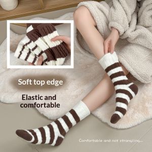 ถุงเท้าครึ่งน่องลายทางผ้ากำมะหยี่นุ่มสบายสำหรับผู้หญิงถุงเท้านอนฤดูหนาวฤดูใบไม้ร่วงที่อบอุ่นและหนา