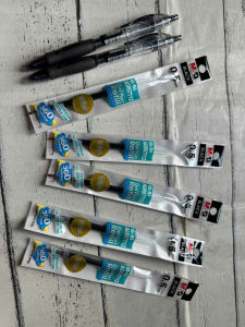 Combo 2 Bút gel Deli G575 0.5mm kèm 5 ruột bút