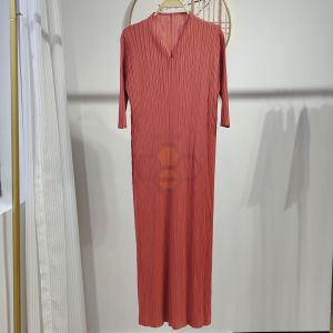 ✁✟✱ 2946 Free Size Autumn And Spring Pleated Large Size Casual Loose V-Neck Mid-Length Lady A-Line Dress