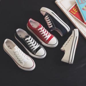 รองเท้าผ้าใบคลาสสิก รองเท้าลำลองแบบแบน เรียบง่ายและมีสไตล์ รองเท้าผ้าใบนักเรียนที่สวมใส่สบายและระบายอากาศได้ดี