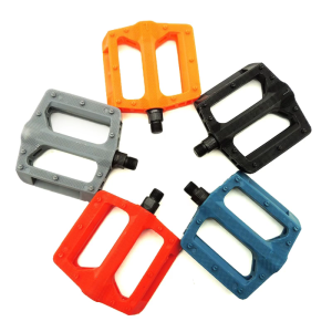 Plastic Mountain Bicycles Pedals Light Weight Hollow Nonslip Bicycles Pedals Replacement Wide Thick Cycling Pedals