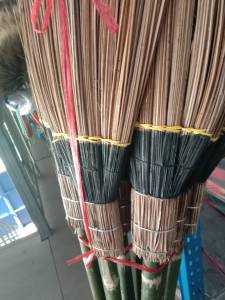 พร้อมส่ง ไม้กวาดทางมะพร้าว ก้านสวย ด้ามจับถนัดมือ