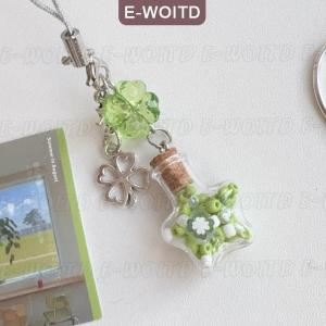 ซื้อ 1 ชิ้นลด 10 บาท 1ชิ้นจี้กระเป๋าน่ารักใบโคลเวอร์สี่แฉกพวงกุญแจลูกปัดสำหรับผู้หญิงและเด็กผู้หญิงนำโชครูปดาวนำโชคเคสโทรศัพท์ขวดของขวัญตกแต่งที่มีเสน่ห์