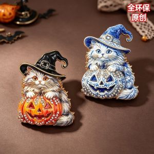 COVIEEZB Thủ công men sứ Trâm cài hình mèo Halloween Lấp lánh Màu sắc rực rỡ Huy hiệu men hình bí ngô Mèo Phù Thủy Pin Bề Lấp Lánh Huy hiệu mũ phù thủy Phụ Kiện Nữ