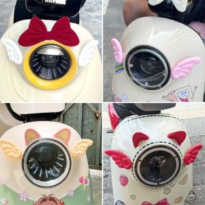 DZYSGY โบว์น๊อต ของตกแต่งรถจักรยานยนต์ ดอกไม้และดอกไม้ ปีกและปีก อุปกรณ์ตกแต่งหมวกกันน็อค สติกเกอร์ตกแต่งหูน่ารัก แมลงปอแมลงปอ สติ๊กเกอร์มอเตอร์ครอส รถยนต์ไฟฟ้ารถ