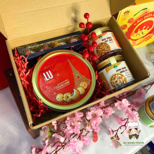 Hộp quà tết năm mới dành tặng thầy cô bạn bè đồng nghiệp nhân viên.