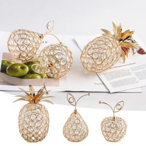 UNQIN พลอยเทียมเทียม เครื่องประดับลูกแพร์คริสตัลสีทอง โลหะสำหรับตกแต่ง เทียมเทียมเทียม ตุ๊กตารูปผลไม้ อุปกรณ์ตกแต่งโต๊ะ เงางาม เครื่องประดับลูกแพร์คริสตัล โต๊ะบนโต๊ะ
