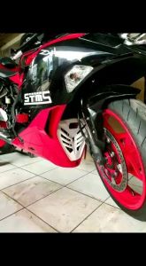 Variasi Ninja ZX25R: Gril & Cover Mesin yang Kuat