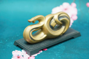 [ Woosilver ] Tượng Rắn Mini – Màu Vàng Đồng – Secondhand – BB152