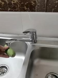 Short Model Bathroom Basin Faucet Single Hole Kitchen Sink Faucet Hot Cold Wash Mixer Crane Tap 360 Rotation Sink Faucets