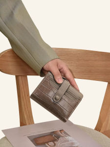 Dompet Wanita Macaron Pendek Gaya Korea Pola Buaya Beberapa Slot Kartu Segar Serbaguna Harian Kekinian