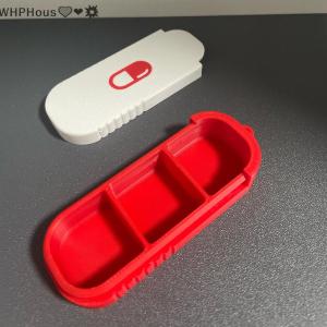 WP💓💛💖 3 Compartment Sliding Pill Box With Keychain Sliding Lid Pill Holder Portable Travel Daily Medication Management