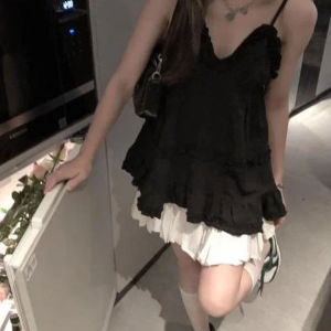 พร้อมส่งร้านในไทย เสื้อสายเดี่ยวที่ใส่แมทซ์กับอะไรก็สวย เสื้อสายเดี่ยวสีพื้น ดีเทลตกแต่งชายระบาย มีเก็บปลายทาง