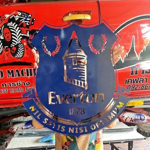 โลโก้เอฟเวอร์ตัน Everton สเกลขนาด 50 * 48 เซนติเมตรเหล็กหนา 2.5 มิลลิเมตรน้ำหนัก 1.5 กิโลกรัม แบบแขวนติดผนังพ่นสี 2K สีพ่นรถยนต์ภายนอกสวยงามคงทนไม่ลอกไม่ร่อนไม่เป็นสนิม แข็งแรงไม่เสียรูป ติดตั้งได้ทุกที่ทั้งภายนอกภายในอาคารบ้านเรือนทนแดดทนฝนพฤษภาวะอากาศ