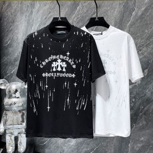 Chrome Heartsˉ ลาย Sanskrit Starry Sky Ink Cross สไตล์คู่รักอเมริกันแฟชั่นแขนสั้น