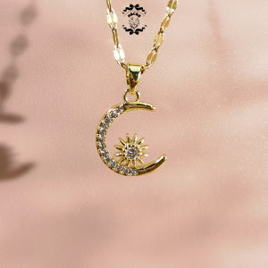 HCB❤"Shimmering Zirconia Moon Pendant Necklace – Dazzling Gold-Plated !"