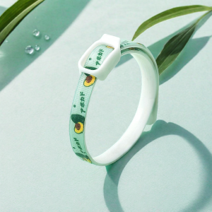 Long-lasting flea and tick collar for cats and dogs—made with natural plant essential oils to repel fleas ticks and mosquito bites. The ultimate pet pest control solution