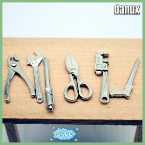 danux ชุดคีมประแจปรับได้อัลลอยขนาดเล็ก6ชิ้นของ1:12ชุดเครื่องมือซ่อมแซมแบบจำลองอุปกรณ์ประกอบฉากตุ๊กตาตกแต่งบ้านของเล่นของขวัญ