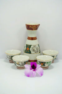 [ Woosilver ] Bộ Bình & Ly Gốm Sứ Họa Tiết Truyền Thống Secondhand - BGS72