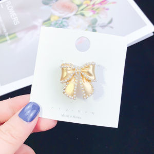 bros hijab / bros premium / bros lucu / bros cantik / bros jilbab / bros laris / bros murah / bros cewek / Bros Geometri Terlaris Model Pita Warna Gold Silver dengan Mutiara / Bros Wanita Korean Style Bros Mutiara Brooch BZO