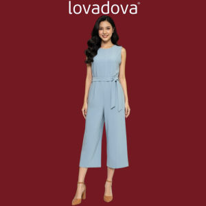 Jumpsuit Lovadova Sát Nách Cổ Tròn Thắt Nơ Eo Quần Lửng Ống Rộng Vải Tuyết Mưa Công Sở KO0302
