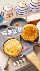 4 Cup / 3 Section Non Stick Egg Frying Pan Omelette Pan Aluminium Alloy Skillet With Wood Handle