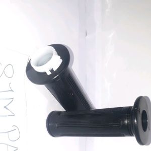 HAND GRIP/ HANDGRIP/ HAND PAD/ KARET STANG GRAND/ ASTREA 800/ ASTREA STAR PRIMA/ GRAND LEGENDA HIHG QUALITY\\n\\n Apa Itu Hand Grip Motor?\\nHand grip motor adalah pelindung yang dipasang pada stang motor untuk memberikan kenyamanan dan keamanan saat berkendara. Dengan menggunakan hand grip motor, pengendara dapat merasa lebih nyaman saat memegang stang motor, terutama pada cuaca dingin atau basah. Selain itu, hand grip motor juga dapat melindungi stang motor dari kerusakan akibat gesekan dan goresan.\\n\\n Fungsi Hand Grip Motor\\nHand grip motor memiliki beberapa fungsi penting, antara lain:\\n\\n- Memberikan kenyamanan saat berkendara dengan memperkuat pegangan pada stang motor.\\n- Melindungi stang motor dari kerusakan akibat gesekan dan goresan.\\n- Menambah daya cengkeram pada stang motor, terutama saat cuaca dingin atau basah.\\n\\n Jenis-Jenis Hand Grip Motor\\nAda beberapa jenis hand grip motor yang tersedia di pasaran, antara lain:\\n\\n- Hand grip karet: terbuat dari bahan karet yang tahan lama dan anti-slip.\\n- Hand grip kulit: terbuat dari bahan kulit asli atau sintetis yang memberikan nuansa premium.\\n- Hand grip plastik: terbuat dari bahan plastik yang ringan dan tahan lama.\\n\\n Pemilihan Hand Grip Motor Astrea & Legend\\nJika Anda memiliki motor Astrea atau Legend, ada beberapa hal yang perlu diperhatikan saat memilih hand grip motor:\\n\\n Hand Grip untuk Motor Astrea 800cc\\nUntuk motor Astrea 800cc, pastikan hand grip yang Anda pilih sesuai dengan ukuran stang motor. Hand grip karet berkualitas tinggi adalah pilihan yang tepat karena tahan lama dan anti-slip.\\n\\n Hand Grip untuk Motor Legend\\nMotor Legend juga membutuhkan hand grip yang sesuai dengan ukuran stang motor. Hand grip karet berkualitas tinggi juga merupakan pilihan yang baik untuk motor Legend karena tahan lama dan anti-slip.\\n\\n Hand Grip Karet Berkualitas Tinggi\\nHand grip karet berkualitas tinggi adalah pilihan yang tepat untuk motor Astrea dan Legend karena tahan lama dan anti-slip. Pastikan hand grip yang Anda pilih memiliki kualitas tinggi dan sesuai dengan ukuran stang motor.\\n\\n Cara Memasang Hand Grip Motor\\nBerikut adalah langkah-langkah memasang hand grip motor:\\n\\n Langkah-Langkah Memasang Hand Grip Motor\\n1. Bersihkan stang motor dari debu dan kotoran menggunakan kain kering.\\n2. Potong hand grip sesuai dengan ukuran stang motor.\\n3. Tempelkan hand grip pada stang motor dan pastikan posisi sudah benar.\\n4. Tekan hand grip ke stang motor hingga terpasang dengan kuat.\\n\\n Tips & Trik Memasang Hand Grip Motor\\n- Pastikan hand grip yang Anda pilih sesuai dengan ukuran stang motor.\\n- Bersihkan stang motor sebelum memasang hand grip.\\n- Potong hand grip sesuai dengan ukuran stang motor.\\n\\n Kesimpulan\\nMenggunakan hand grip motor Astrea dan Legend dapat memberikan kenyamanan dan keamanan saat berkendara. Hand grip karet berkualitas tinggi adalah pilihan yang tepat karena tahan lama dan anti-slip. Pastikan hand grip yang Anda pilih sesuai dengan ukuran stang motor dan pasang dengan benar untuk mendapatkan hasil terbaik.\\n\\n Keuntungan Menggunakan Hand Grip Motor Astrea & Legend\\n- Memberikan kenyamanan saat berkendara dengan memperkuat pegangan pada stang motor.\\n- Melindungi stang motor dari kerusakan akibat gesekan dan goresan.\\n- Menambah daya cengkeram pada stang motor, terutama saat cuaca dingin atau basah.\\n\\n Rekomendasi Hand Grip Motor Astrea & Legend\\nUntuk motor Astrea dan Legend, kami merekomendasikan hand grip karet berkualitas tinggi yang tahan lama dan anti-slip. Pastikan hand grip yang Anda pilih sesuai dengan ukuran stang motor untuk hasil terbaik.\n}