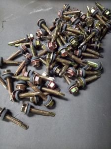 Baut Rooofing untuk ATAP plat seng zincalum ECERAN Baut Roufing