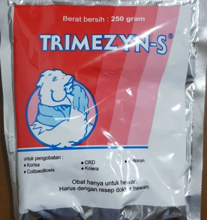 Erining oldida qora tanli erkak bilan etuk ayol