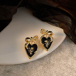 French Retro Black Earrings for Women Elegant S925 Stud Earrings Light Luxury Fashion Ladies Stud Earrings