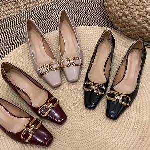 ㊖ Giày Một Lớp Kiểu Pháp Gót Thô 2023 Giày Cưới Màu Đỏ Mới Bằng Da Sáng Chế Miệng Nông Mùa Xuân Và Mùa Thu Giày Cao Gót Mũi Vuông Khí Chất