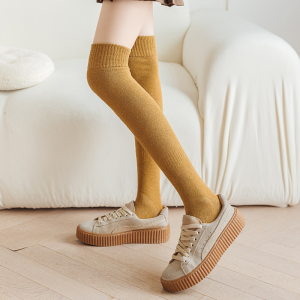 ถุงเท้ายาวยาว ถึงเข่า JK กับเท้ายาว ผ้าฝ้ายที่สนับสนุนความอบอุ่น สีทึบ สไตล์เกาหลี