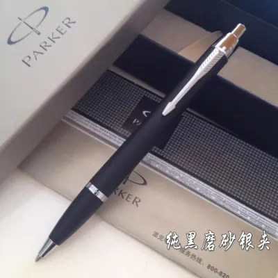 Parker ผลิตภัณฑ์ใหม่ของแท้จาก Parker IM ปากกาลูกลื่นโลหะสามารถสลักชื่อได้ ทำให้เหมาะสำหรับเป็นของขวัญทางธุรกิจ Parker Vector XL Black Matte Gold Rollerball Pen 0.7mm with Customize Name Engraving