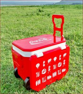 [กระติกโค้กแท้ 15 ลิตร] แคมป์ปิ้ง เป็นกระติก พร้อมโต๊ะพับได้ มีล้อลาก เก็บความเย็น 8-12 ชม.