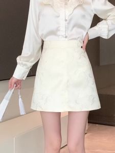 AMMIN กระโปรงผ้าแจ็คการ์ดจีนใหม่สำหรับผู้หญิงสไตล์ฉบับภาษาเกาหลีเข้าได้กับทุกชุดกระโปรงรัดสะโพกเอวสูงกันลื่นฤดูใบไม้ผลิ/ฤดูร้อน2024