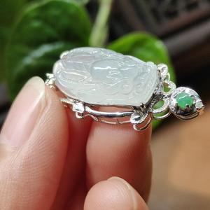 Newly Listed SG local Seller - Crafted as Dragon Turtle Pendant on High Quality Natural Type A Jadeite Jade set on 18k gold certificate weighs 3.22 grams measurement 31 * 14 * 8.6 mm (18kp85)