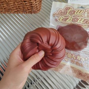 FLYING Simulated Bread Squeeze Toys Chocolate Flower Rolls Soft Decompression Toy White Sensory Fidget Toy For Kids