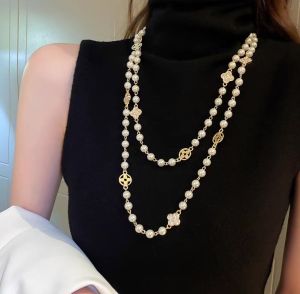 AE Long autumn and winter layered high-end sweater necklace fashionable and versatile elegant niche pearl necklace for women with rose and four-leaf clover design