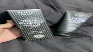 Mặt nạ lột mụn đầu đen Thuần chay Black Peel Off Mask Beauty Glam - 100ml - Với sự trợ giúp của cao lanh việc sản xuất bã nhờn được điều hòa giúp giảm đáng kể mụn đầu đen hình thành khi sử dụng thường xuyên và giảm nhờn cho da.